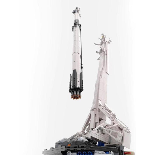 MOC-105840 SpaceX Falcon 9 Transporter Erector (TE) 1/110 Scale